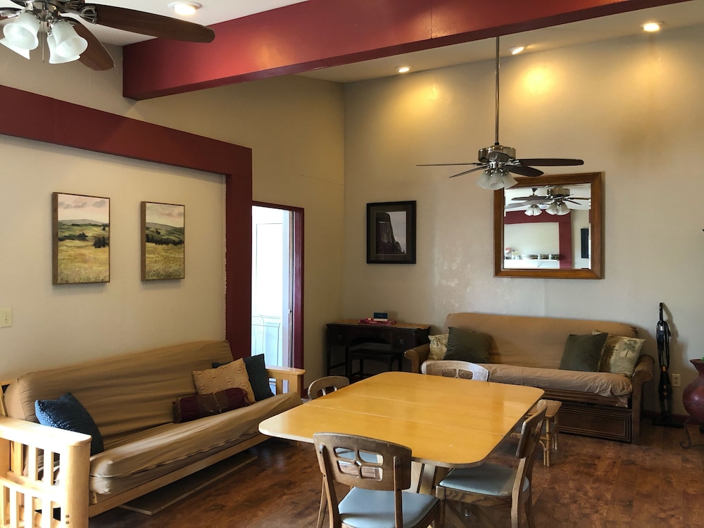 Devils Tower Lodge (Bed and Breakfast)