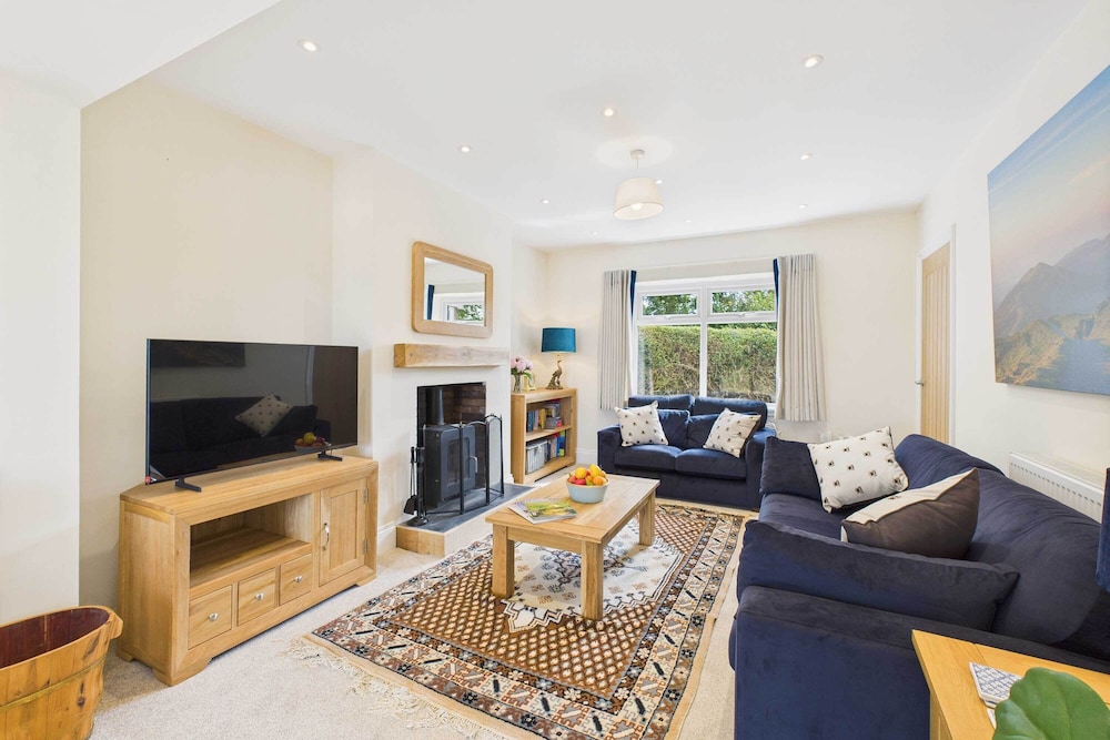 Host Stay Merrow Cottage
