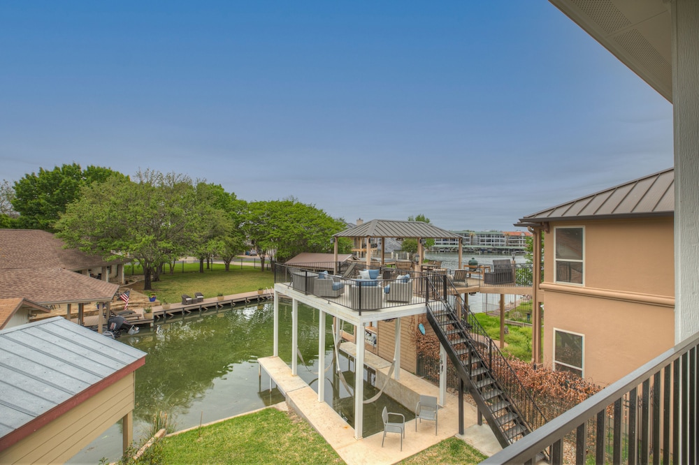 Stunning Luxury Home on Lake Lbj! - Property Image 16