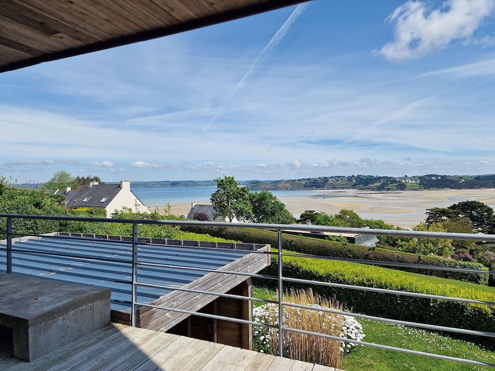 Architect Villa With Fantastic sea View, Locquirec