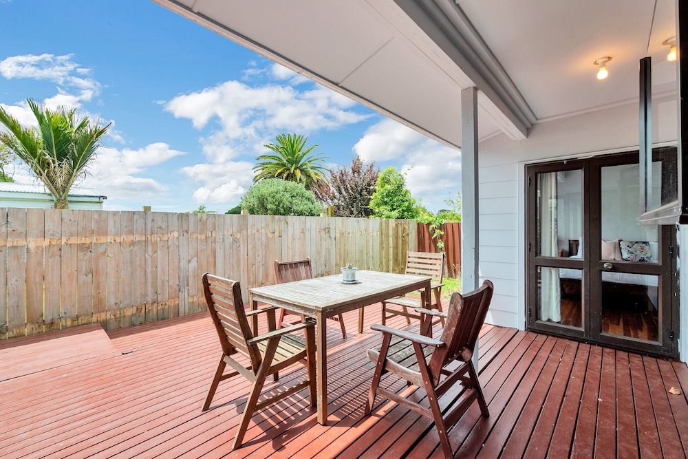 Kiwi Holiday Home near Airport view 2