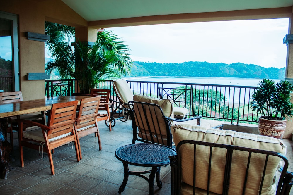 CR Luxury Los Sueños Condos