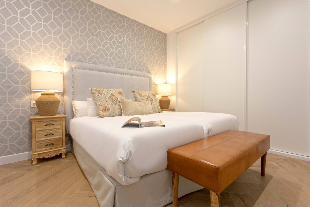 Exclusive Apartment in City Center. Capiteles