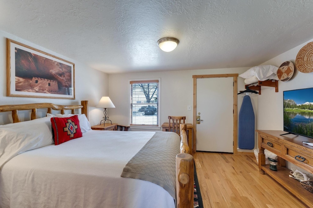 Stone Lizard Lodging