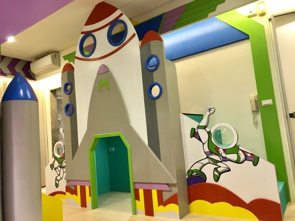 Fun Holiday Hostel