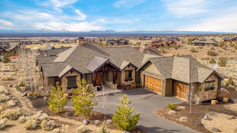 Heritage by Avantstay Luxe Oregon Retreat + Deck