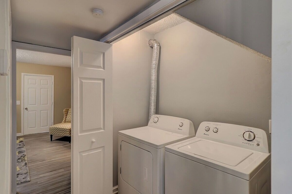 Renovated 2BR Hilton Head Home Walk to Shops