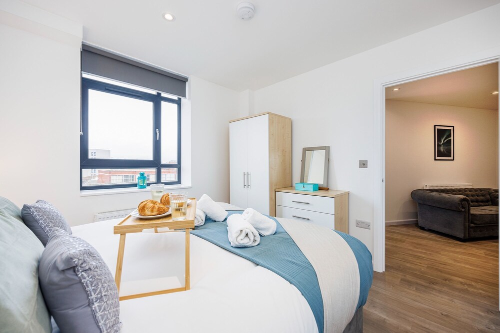 Modern 2 bed Flat in Town Centre - Free Wifi