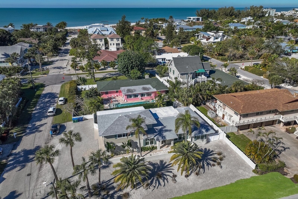 Surf Riders 4 Bedroom Home