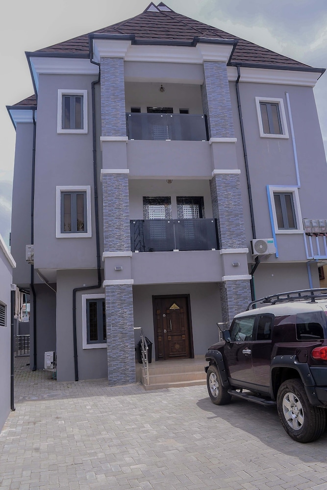 Bamgbose Apartments - Sleeps 2 - Parking - Balcony