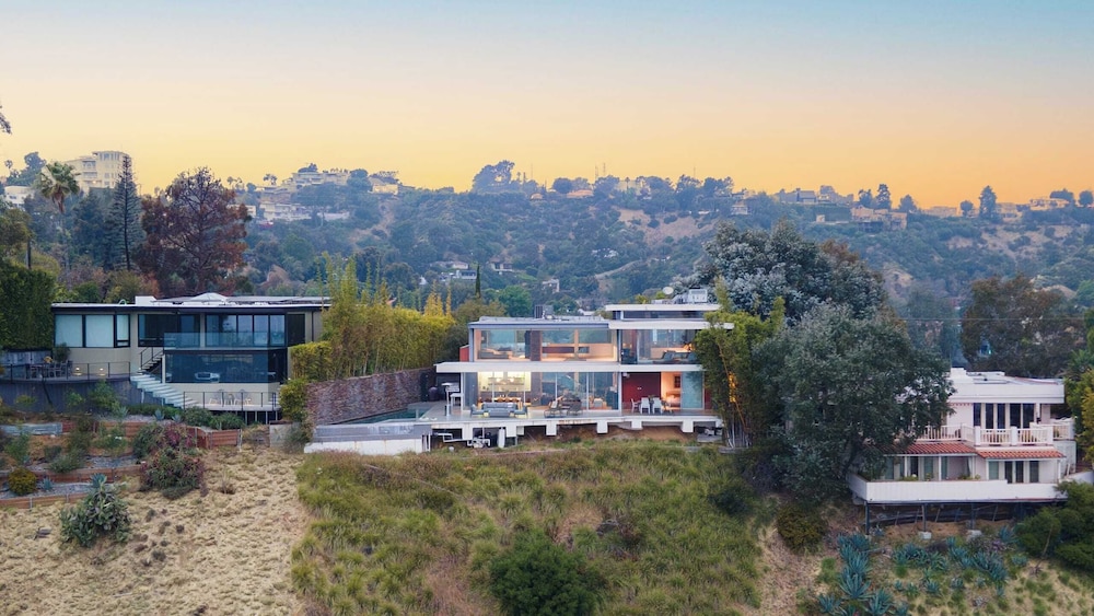 Hollywood Overlook by Avantstay Private Pool + Hot Tub Panoramic Views