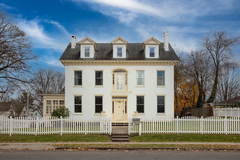 Hudson Estate Historic Upstate Home + Private Apartment view 3