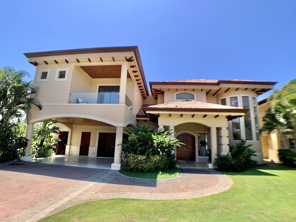 Luxury Villa on The Beach - Hermosa Palms 10A