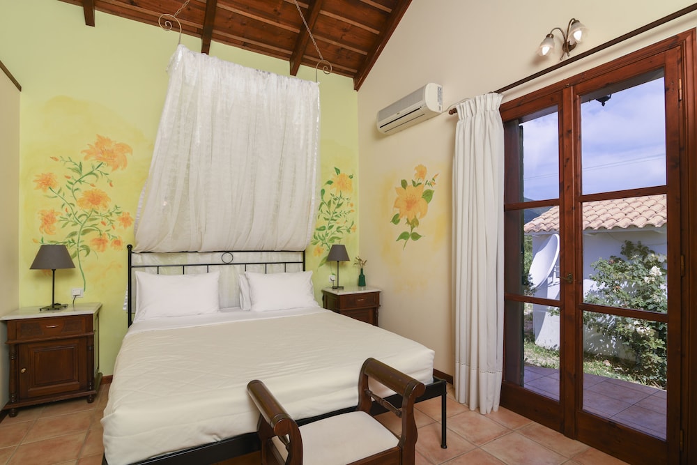 Villas Therianos photo 4