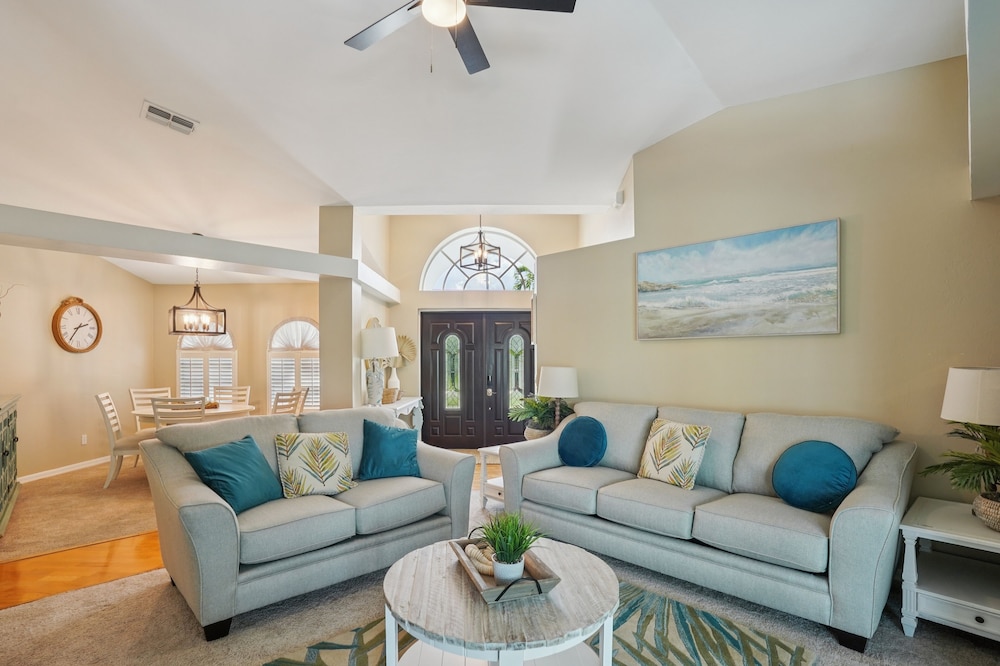 Seahorse Cove - Pool, Gulf Access & Tiki Bar 3 Bedroom Home