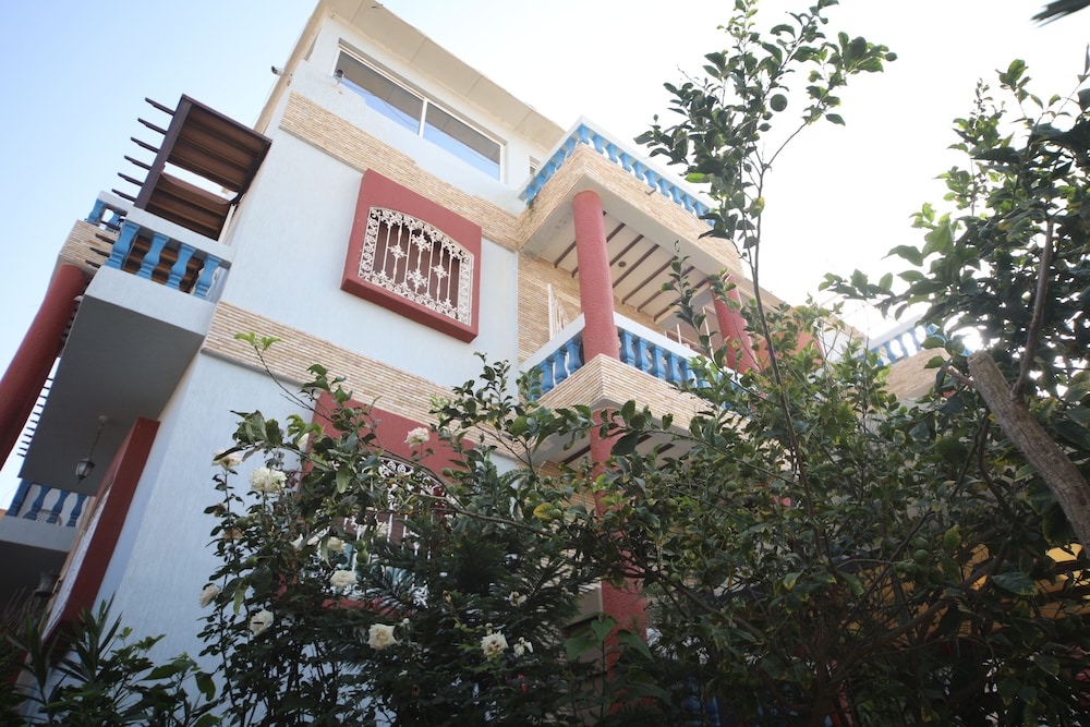 TAMRILUXE HOUSE