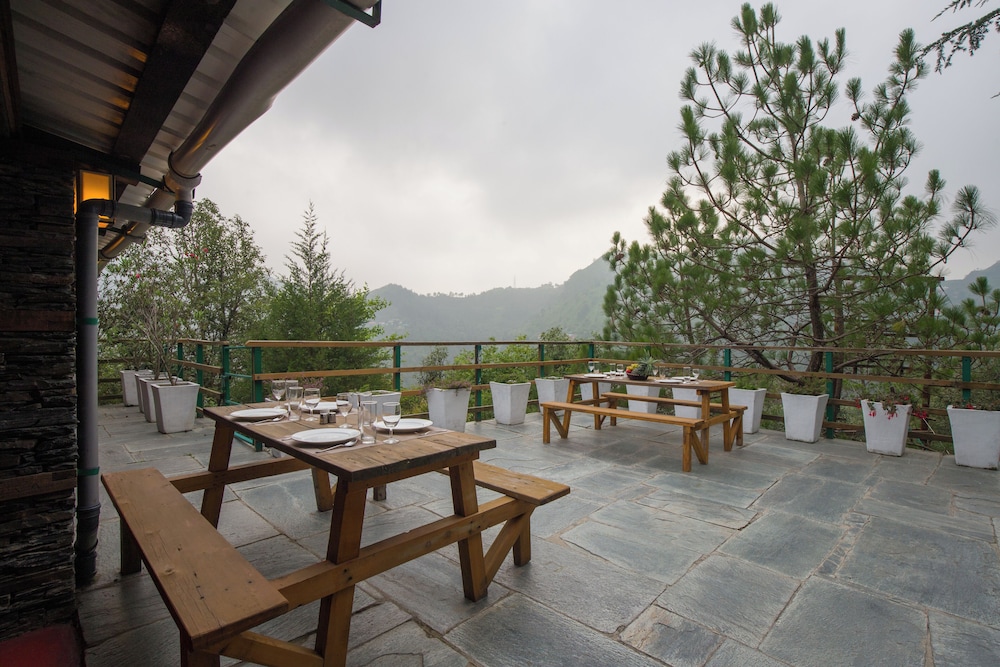 Alaya Stays Suro Woodbine Chalet Cottage