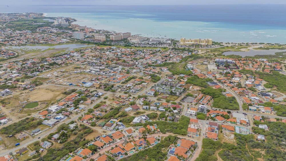 2br2ba Home w Private Pool Close 2 Beach BBQ