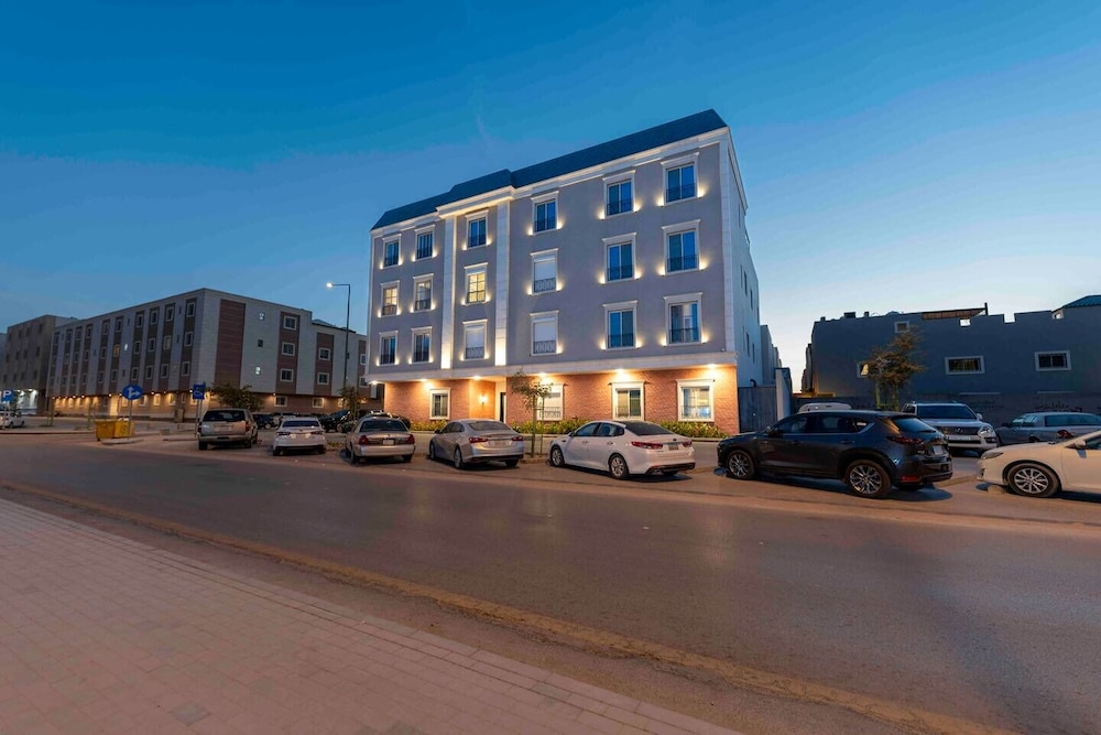 Cozy and Calm Flat in Alwadi Xlll