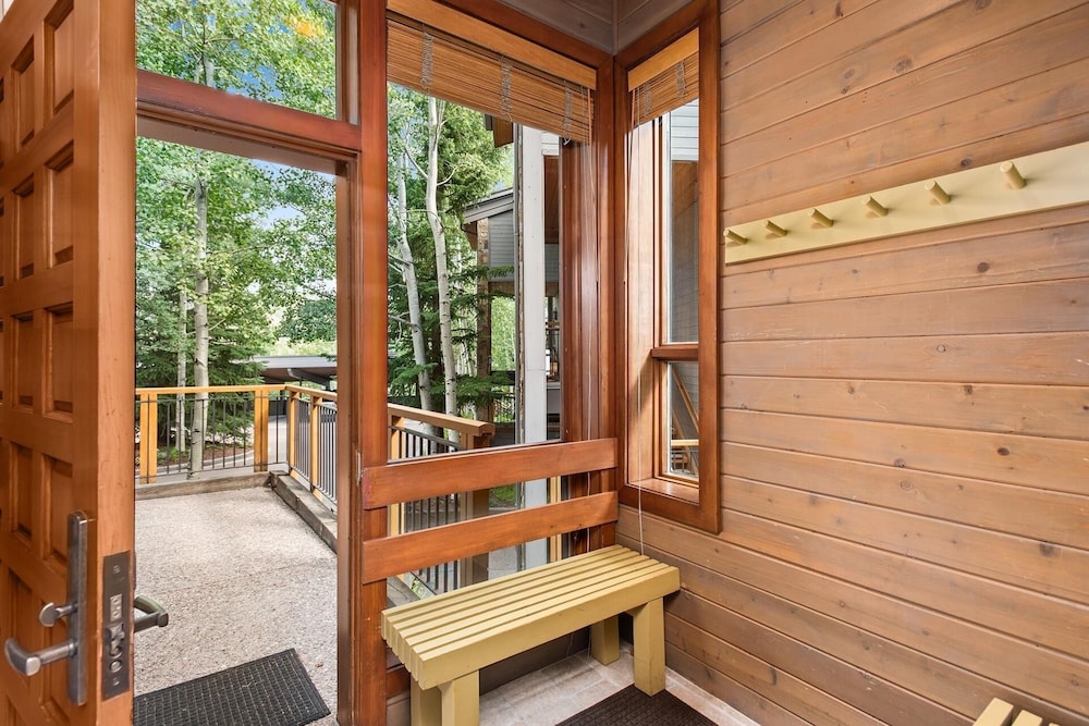 Newly Remodeled Ski-In/Out Snowmass View Townhome by The Woodrun V Townhouses by RedAwning