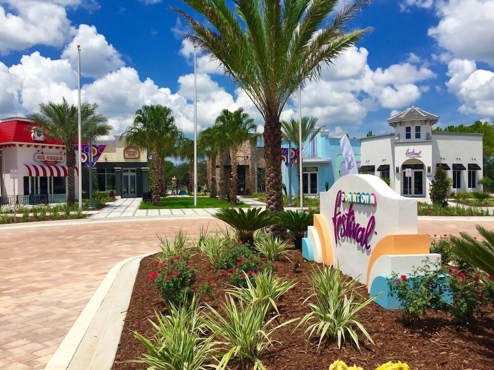 Wonderful 4 Bed Townhome Near Disney Parks 342 4 Bedroom Townhouse by Redawning - Image 4