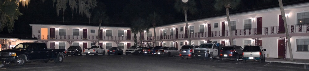 Carriage Inn Motel view 2