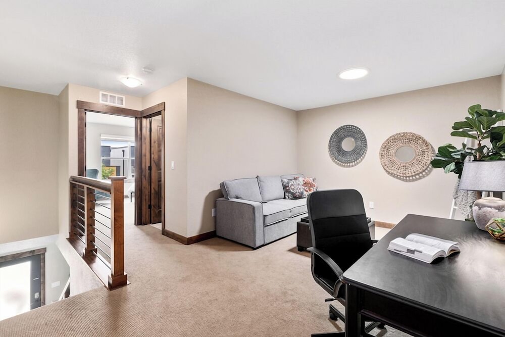 Old Town North Getaway King Beds & Game Room!