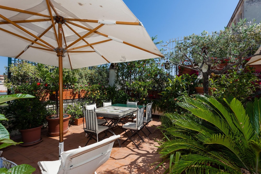 Treasurerome Colosseum Terrace 2BR