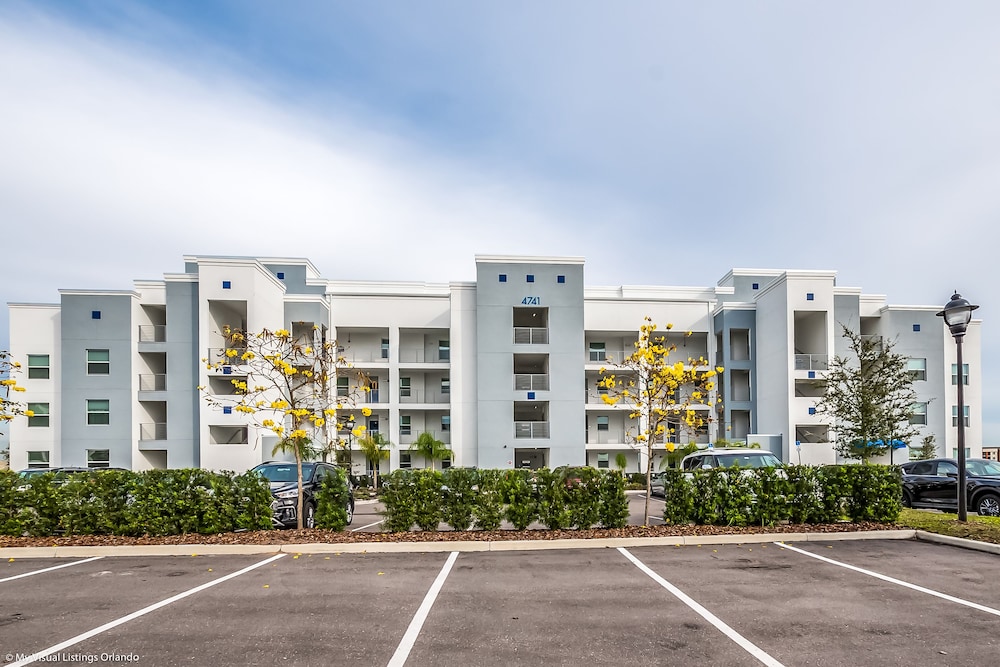 Beautiful 3 Bdrm 2 Bath Condo view 4