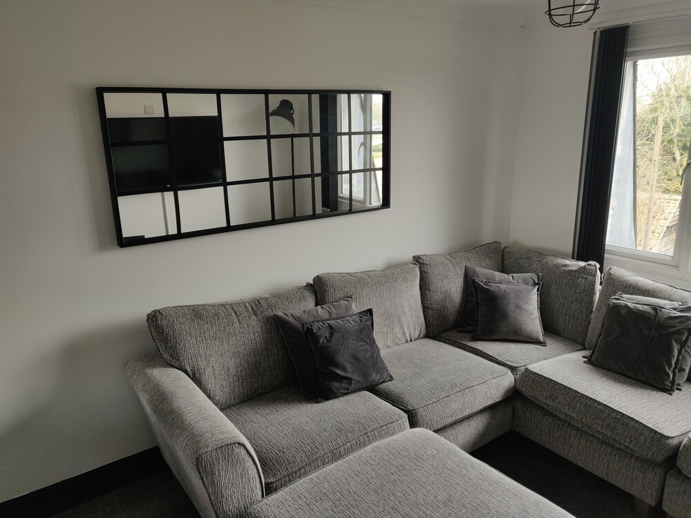 Riverside Park Penthouse Apartment In St Neots