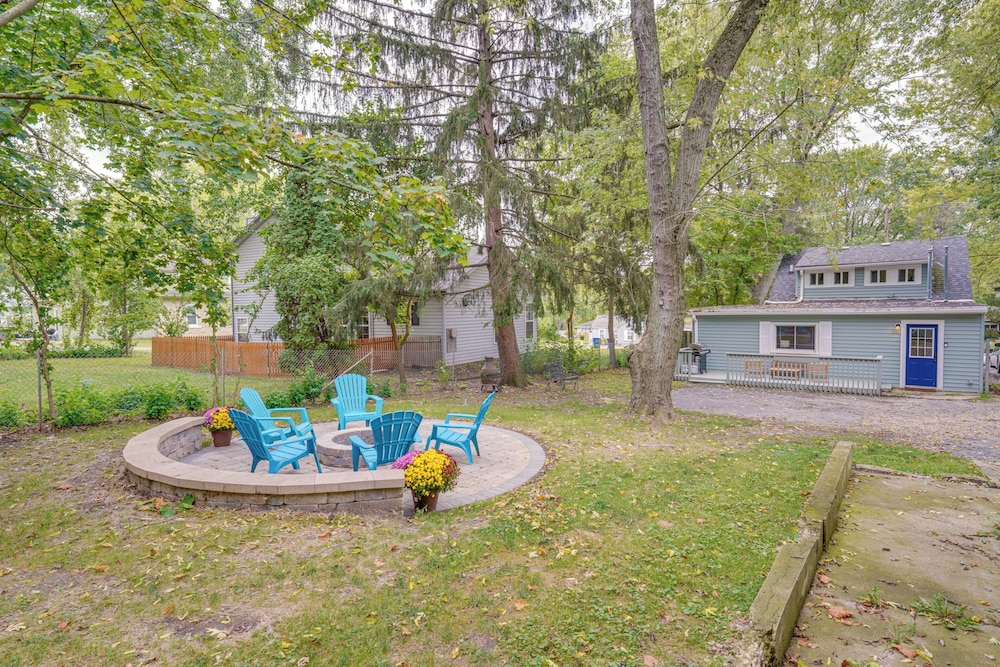 Fire Pit & Grill: Family Home on Fox River Trail!