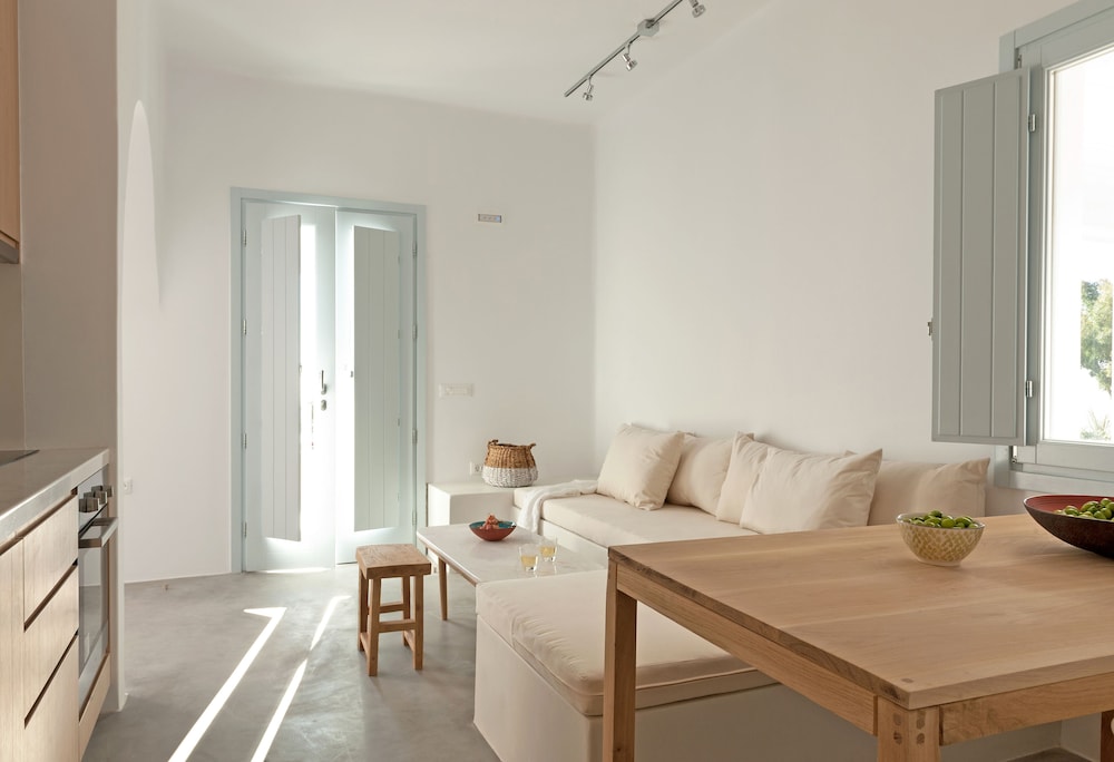 Santorini Heights