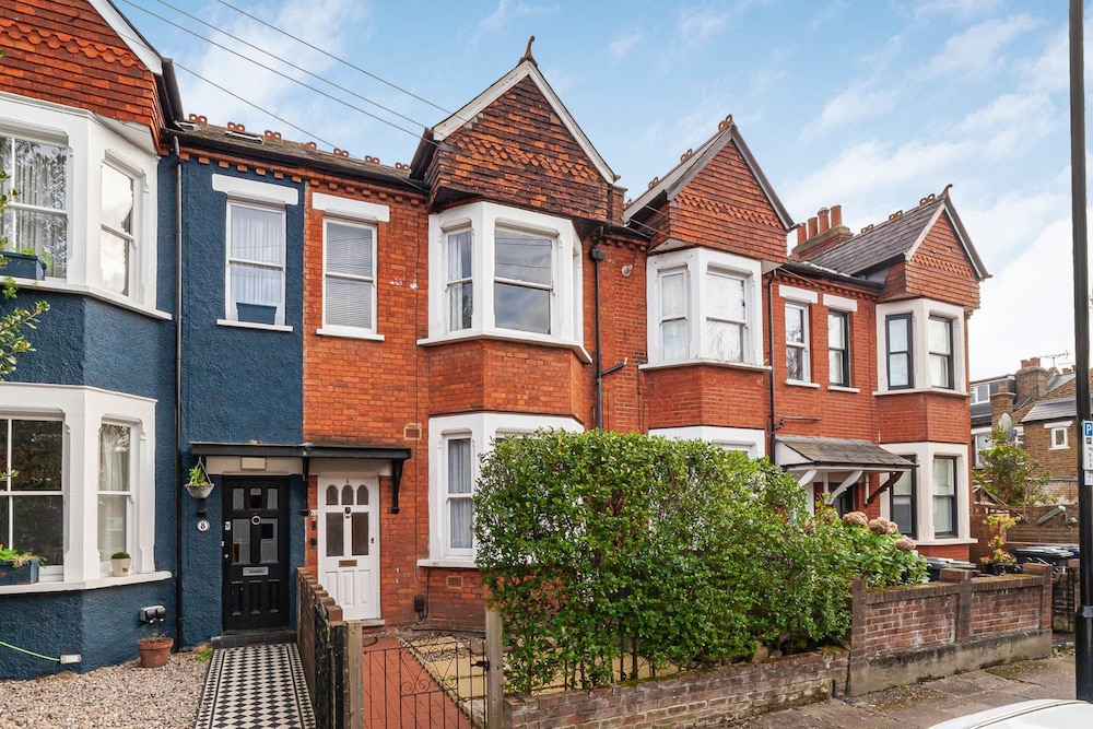 Bright West Ealing Abode