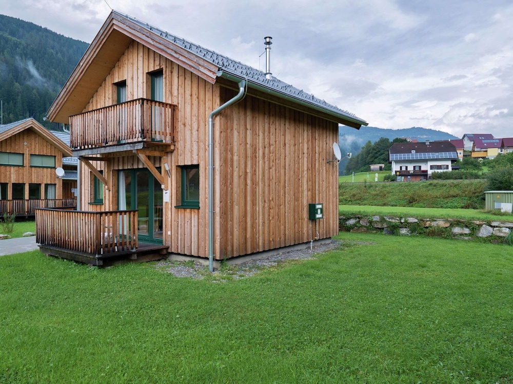 Attractive Chalet With Jacuzzi en Murau