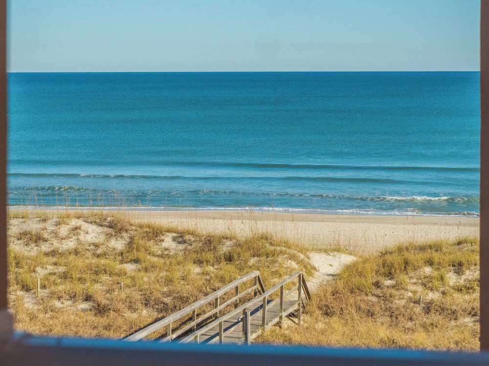 Sand Pebbles by Carolina Retreats