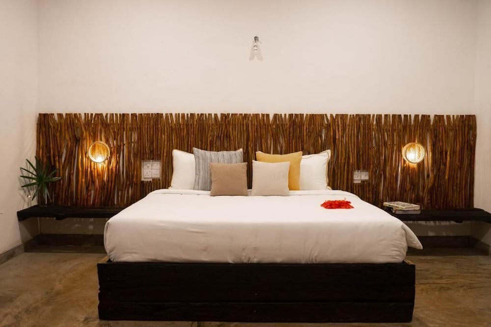 Banana Bunks Mirissa