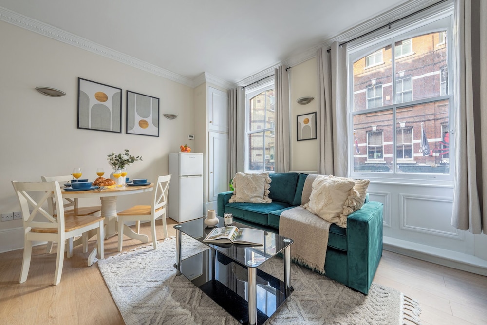 Charming 1BR Near Soho & Theatres
