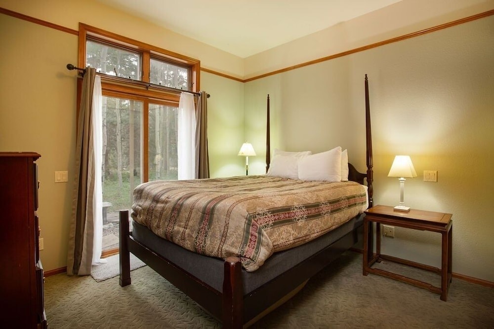 Streamside Lane 4 Bedroom Home