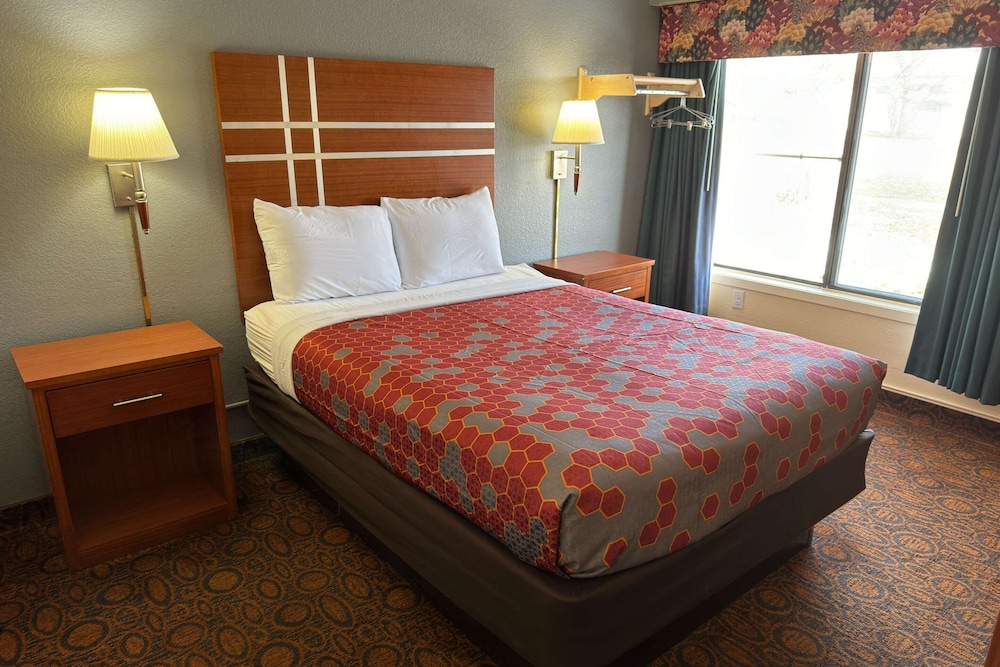 Econo Lodge - Property Image 26