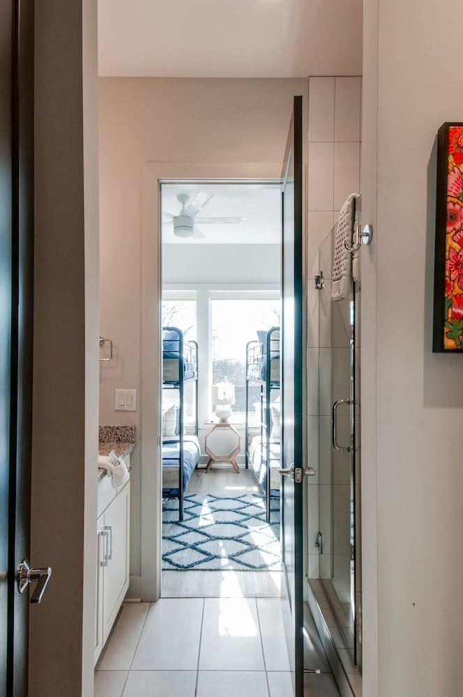 East Nash Lux - 13 Beds City Views