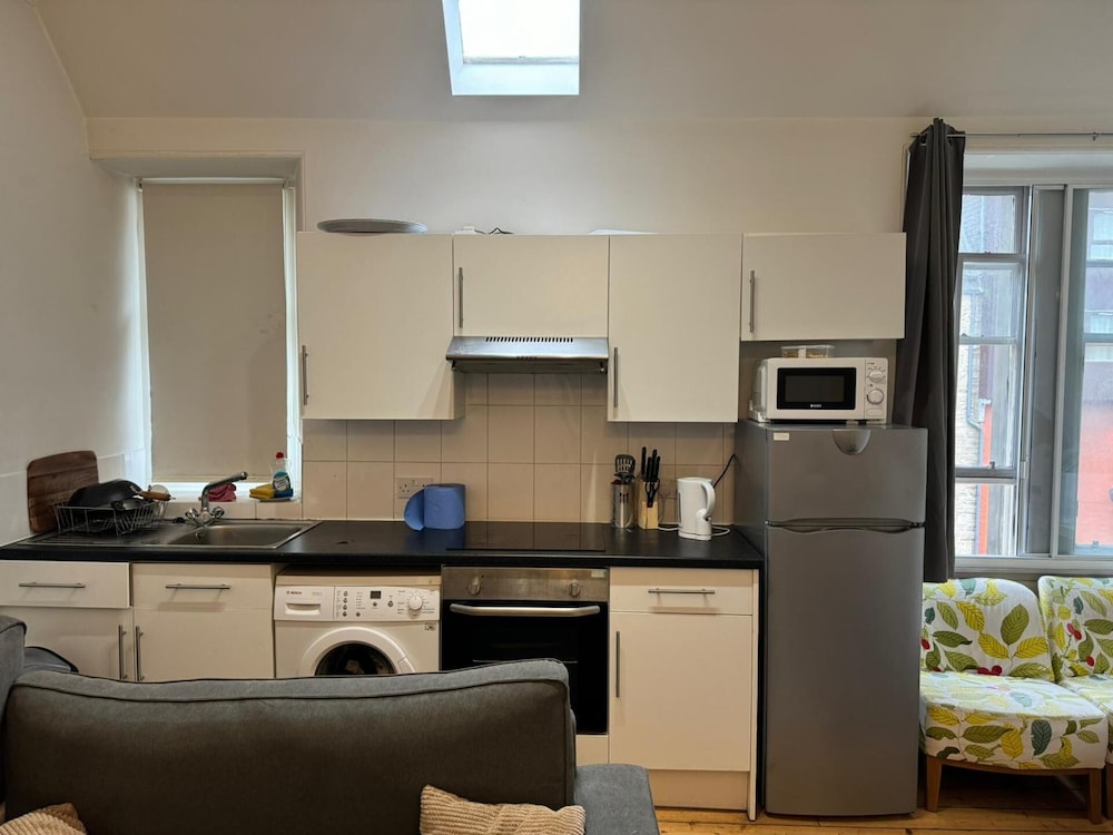 Cozy Edinburgh Apartment Escape