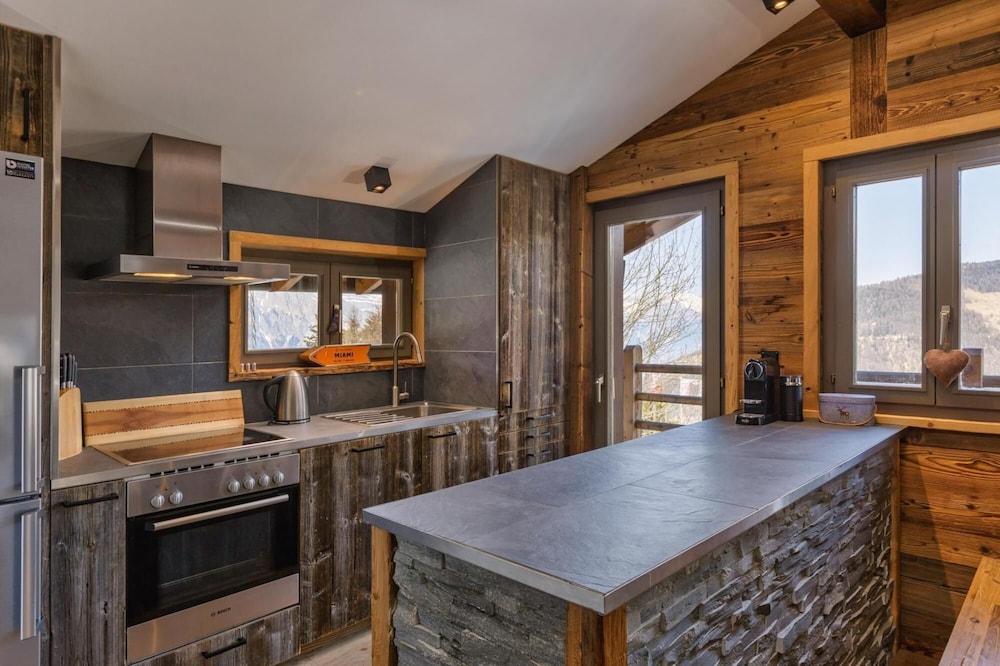 Chalet Capricorne -impeccable Ski in out Chalet With Sauna and Views