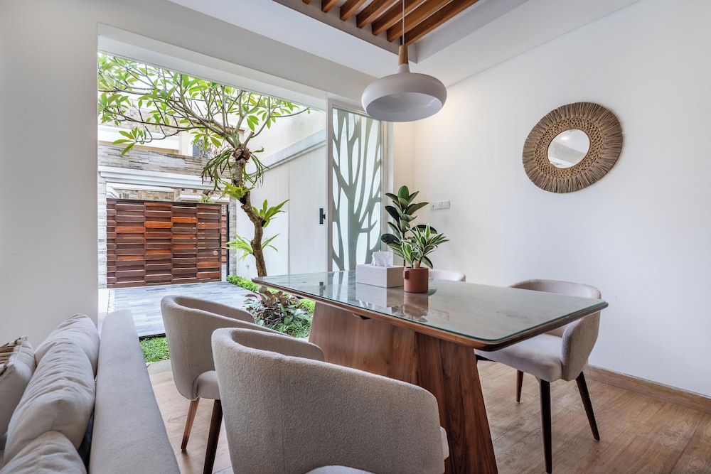 Private Pool Villa Arsy by Orivista