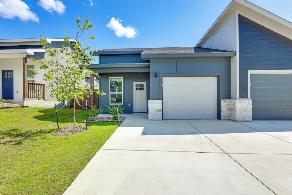 2 Mi to Downtown Temple: Newly Built Townhome!