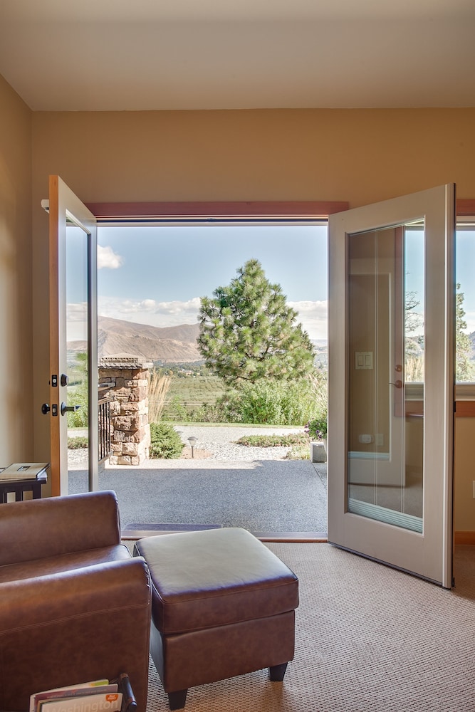 Cascade Valley Inn