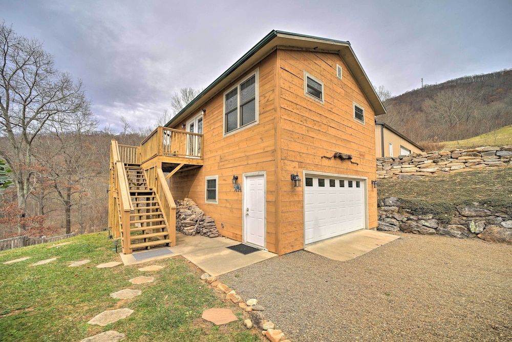 Mountain-view Apt in Canton w/ Mod Interior! view 5