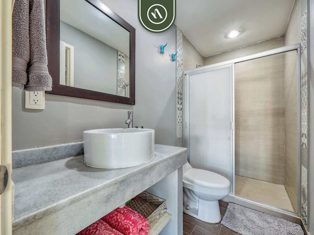 Beachfront 3BR Condo - Pool - Beach Club