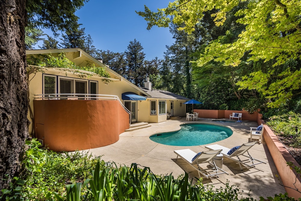 Le n by Avantstay Private Breathtaking Character Cottage w Pool Hot Tub