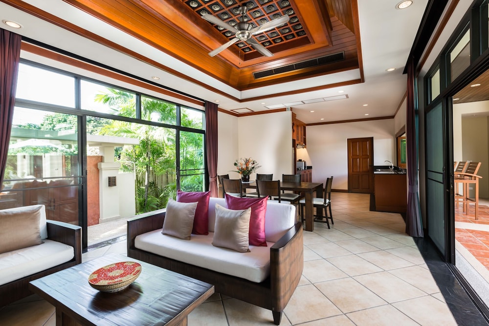 Nai Harn Baan-Bua Villas