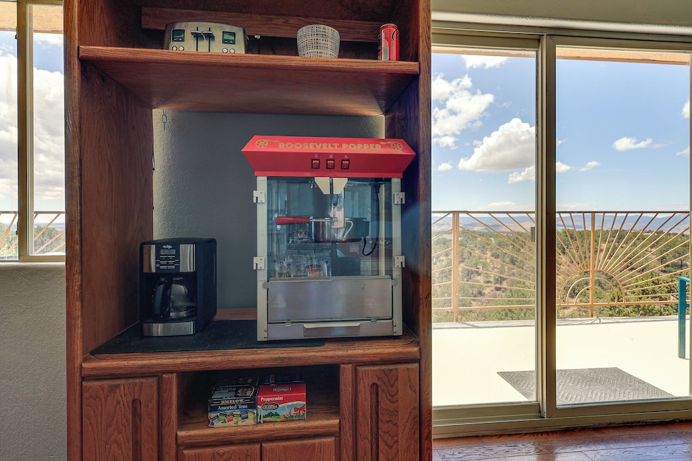 Panoramic Vistas & Pergola: Silver City Escape!